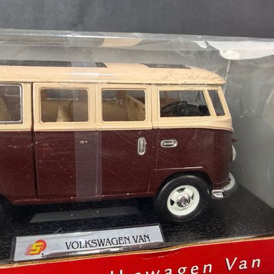 080 | Volkswagen Van | Dayton's Exclusive | 1:24