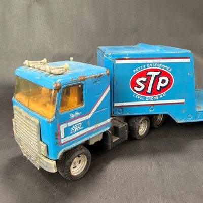 075 | STP Car Hauler | Richard Petty | Ertl