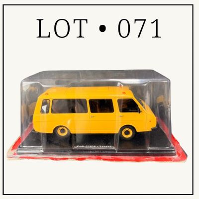 071 | 1976 RAF-22038 Latvia Bus | Hachette | 1:24