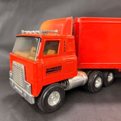 100 | Schneider International Semi-Truck | Ertl