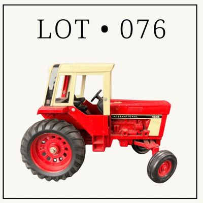 076 | International Harvester 1586 Tractor | ERTL | 1:16