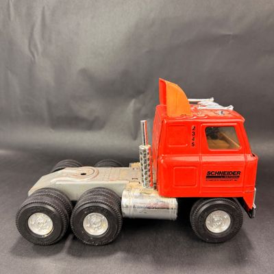 100 | Schneider International Semi-Truck | Ertl