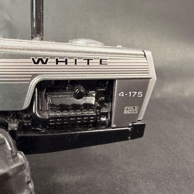 085 | White 4-175 Tractor | Field Boss | AGCO Corp.