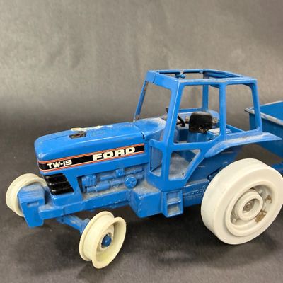 069 | Ford TW-15 Tractor and Trailer | ERTL