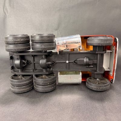 100 | Schneider International Semi-Truck | Ertl