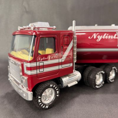 092 | Nylint Oil Company | Tanker Truck