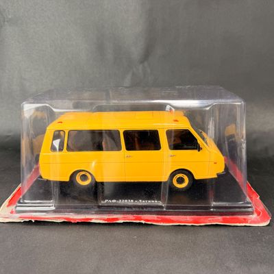 071 | 1976 RAF-22038 Latvia Bus | Hachette | 1:24