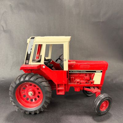 076 | International Harvester 1586 Tractor | ERTL | 1:16