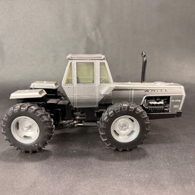 085 | White 4-175 Tractor | Field Boss | AGCO Corp.
