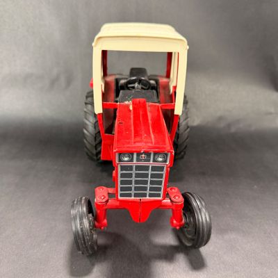 076 | International Harvester 1586 Tractor | ERTL | 1:16