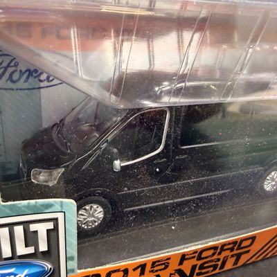 081 | 2015 Ford Transit Van | 1:43
