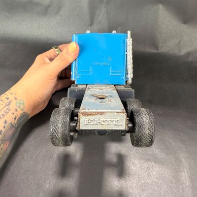 075 | STP Car Hauler | Richard Petty | Ertl