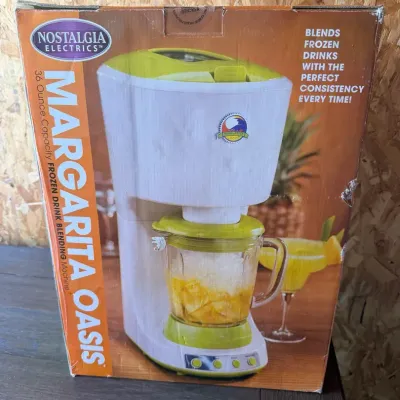 Margarita Oasis Frozen Drink Blending Machine (NEW)