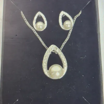 Avon Mila Gift Set Faux Pearls, Silver Plate & Crystals Teardrop Pendant Necklace NIB Perfect Cond & Red Choker w/ earrings