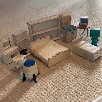 Vintage Colonial Style Dollhouse