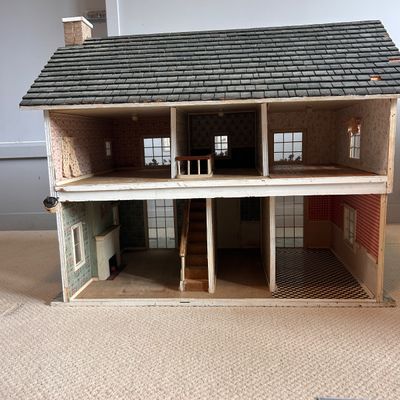 Vintage Colonial Style Dollhouse