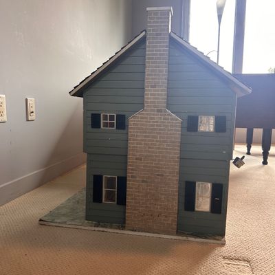 Vintage Colonial Style Dollhouse