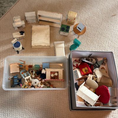 Vintage Colonial Style Dollhouse