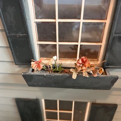 Vintage Colonial Style Dollhouse