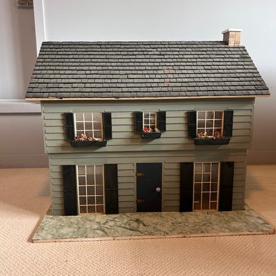 Vintage Colonial Style Dollhouse