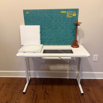 Arrow Gidget I Sewing Table with Olfa Rotary Mat, Ceramic Palette and Brush Holder