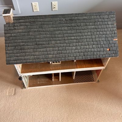 Vintage Colonial Style Dollhouse