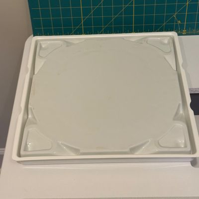 Arrow Gidget I Sewing Table with Olfa Rotary Mat, Ceramic Palette and Brush Holder