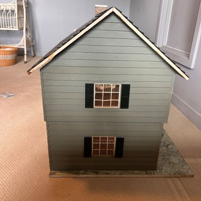Vintage Colonial Style Dollhouse