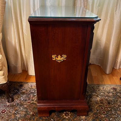 Kincaid Queen Anne Style Nightstands (BR1-KA)