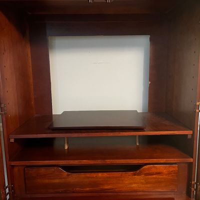 Queen Anne Style Entertainment Armoire (BR1-KA)