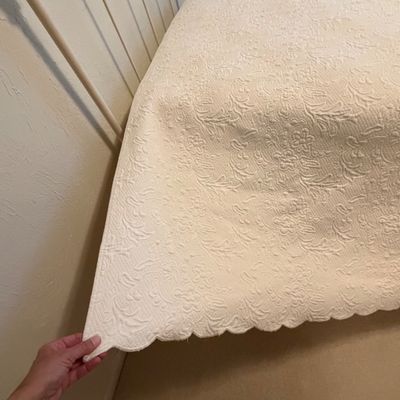 Matelassé and Quilted Bedding (BR2-BC)