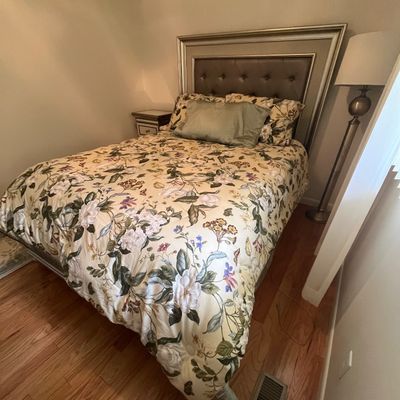 Bloomingdale’s, Williamsburg and More Queen Bedding (GB-BC)