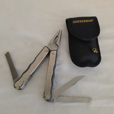 Leatherman w/Case, Assorted Knives & Flashlights (LR-JS)
