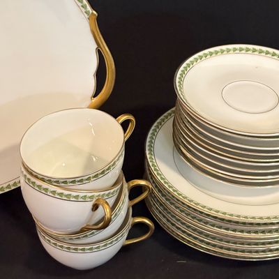 Tressemanes & Vogt Limoges Green Leaf China Pieces (D-SF)