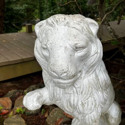 Concrete Lion Statue (DG-KA)