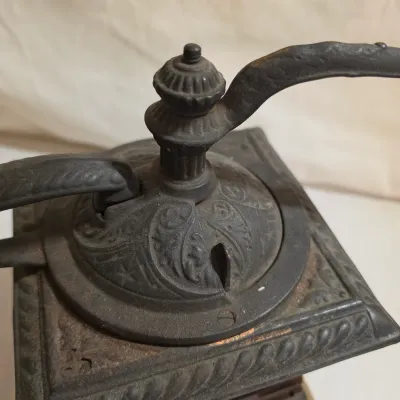 Vintage Decor Items (G-JS)