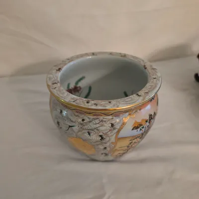 Pair of Cache Pot Bowls w/Stands (E-JS)