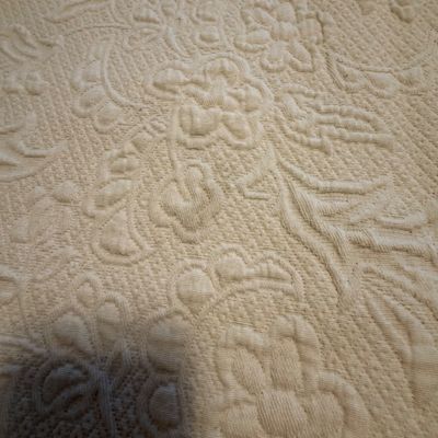 Matelassé and Quilted Bedding (BR2-BC)