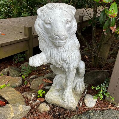 Concrete Lion Statue (DG-KA)