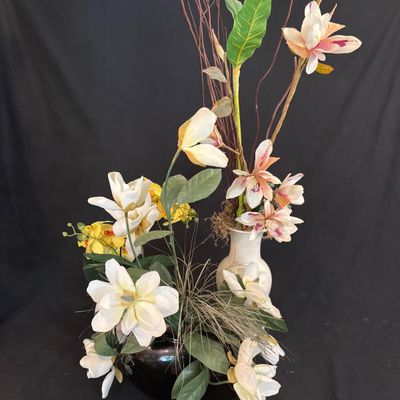 Haegar Ceramic Vase & Assorted Artificial Floral Arrangements (D-SS)