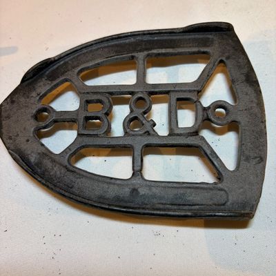 Cast Iron Cauldrons, Irons and Trivets (G-BC)