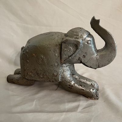 Menagerie of Elephants (D-KA)