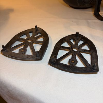 Cast Iron Cauldrons, Irons and Trivets (G-BC)