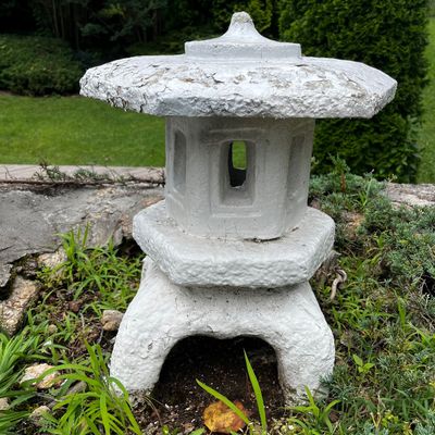 Small Concrete Pagoda Lantern (DK-KA)