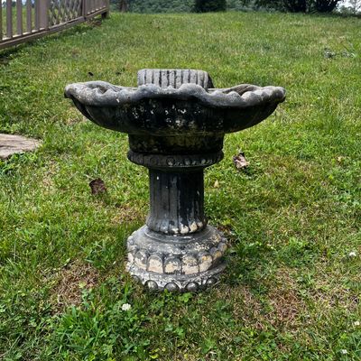 Concrete Clam Shell Bird Bath (BP-KA)