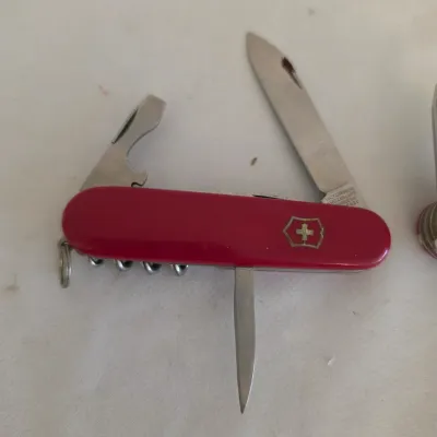 Leatherman w/Case, Assorted Knives & Flashlights (LR-JS)