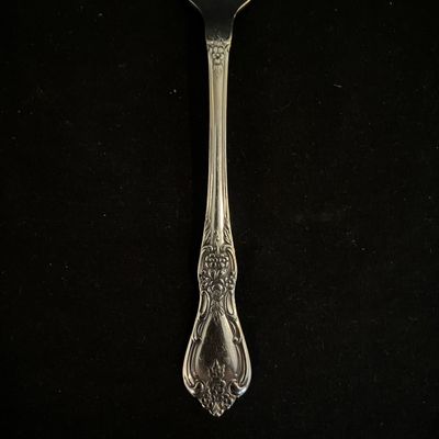 Oneida Bourbon & Kennet Square Stainless Flatware (K-KA)