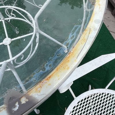 Wrought Iron Table and Chairs (DK-BC)