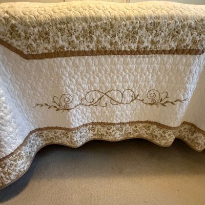 Matelassé and Quilted Bedding (BR2-BC)