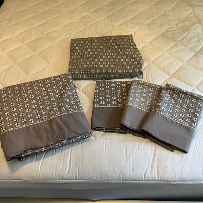 Bloomingdale’s, Williamsburg and More Queen Bedding (GB-BC)